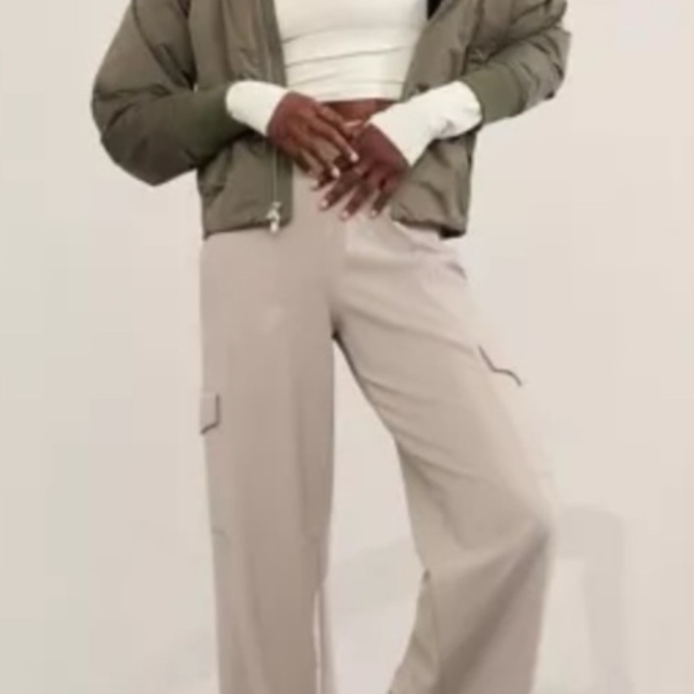Athleta Wide Leg Cargo Pants In Feather Size L